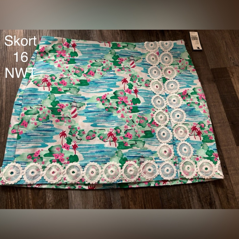 Crown and Ivy Skort